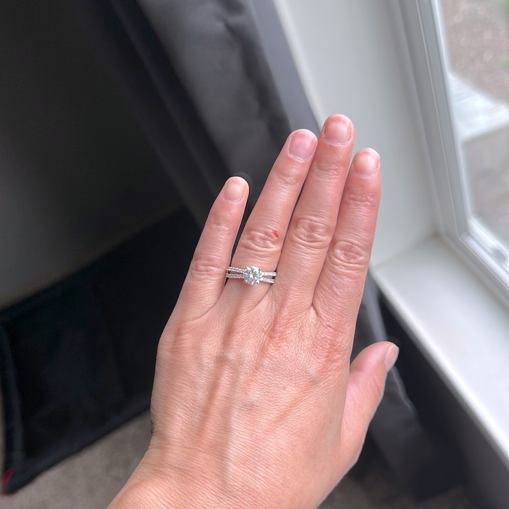 Size 6 split shank engagement ring. Jeulia stones.